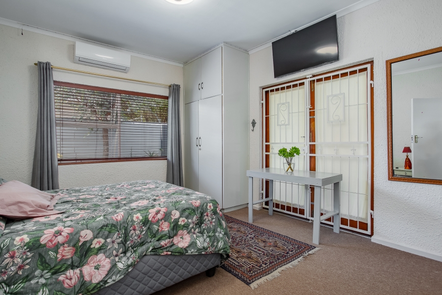 5 Bedroom Property for Sale in Uitsig Western Cape